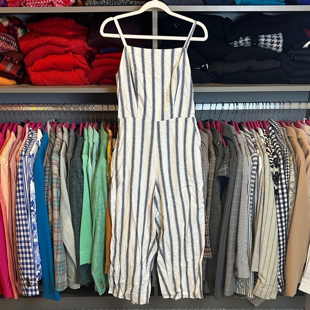 Old Navy white/gray striped sleeveless adjustable strap 2 pocket jumpsuit size S